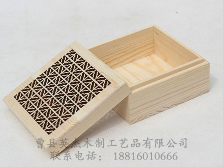 點擊查看詳細信息<br>標題：松木鏤空高檔木盒 閱讀次數(shù)：2346